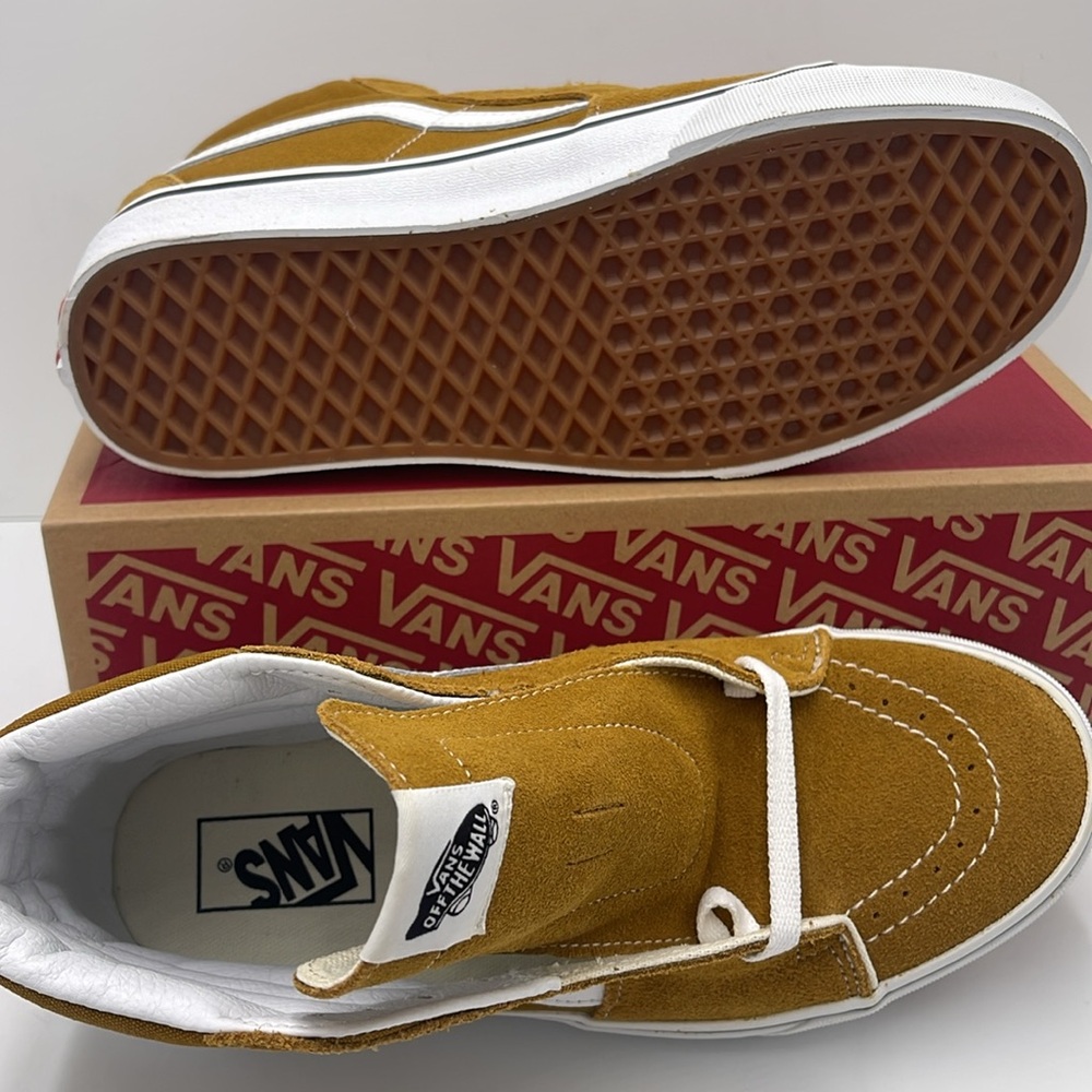 Vans Men’s High-Top Sneakers in Mustard White Sk8-Hi
Color Theory Golden Brown - Picture 5 of 16